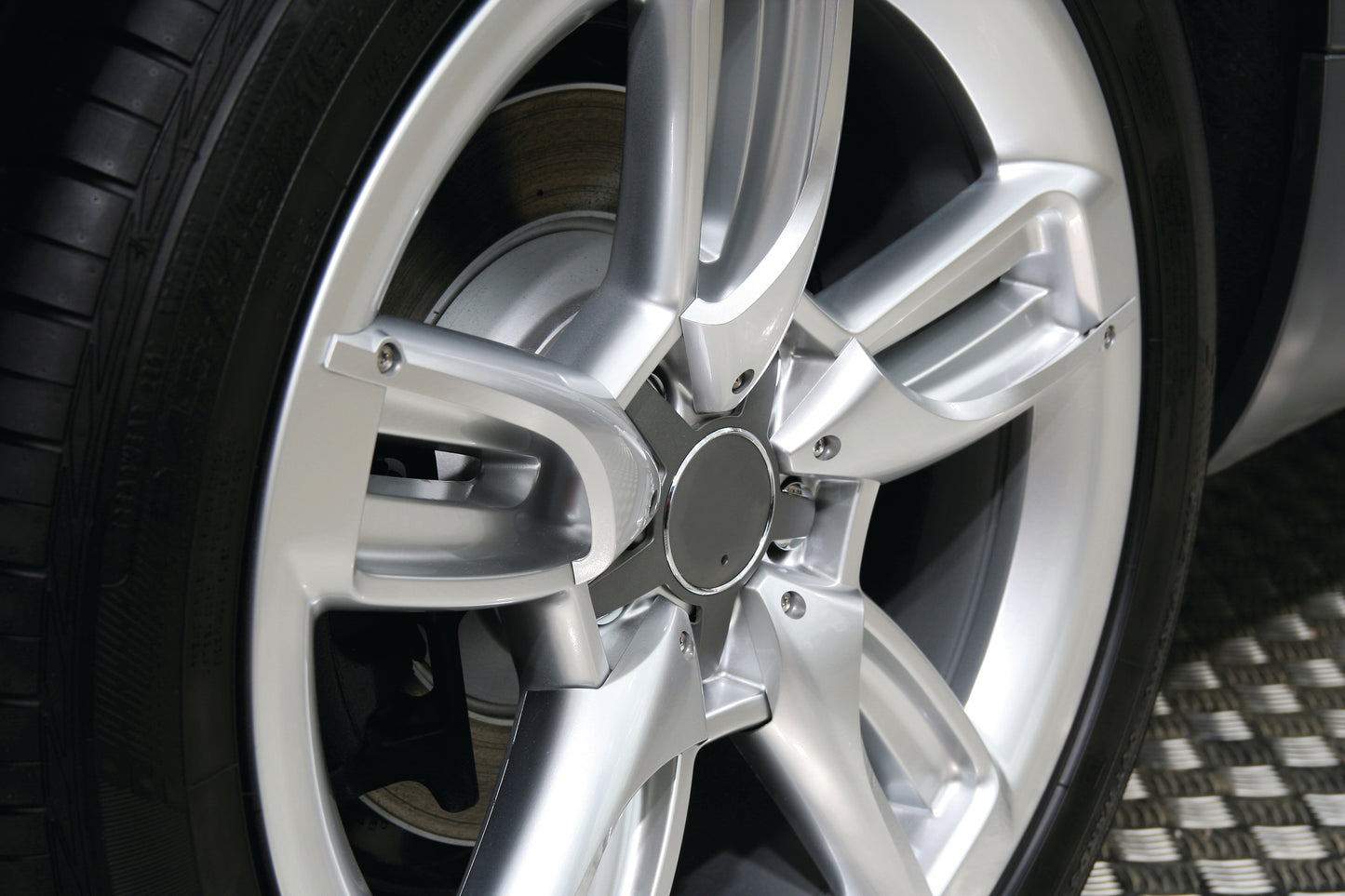 Pintura Aerosol Para Llantas Y Rines - Rust-oleum Automotive